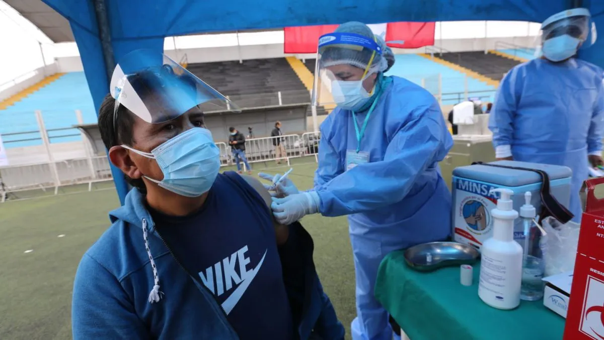 Ministerio de Salud aprueba tercera dosis de vacuna contra el Covid-19 para mayores de 18 años