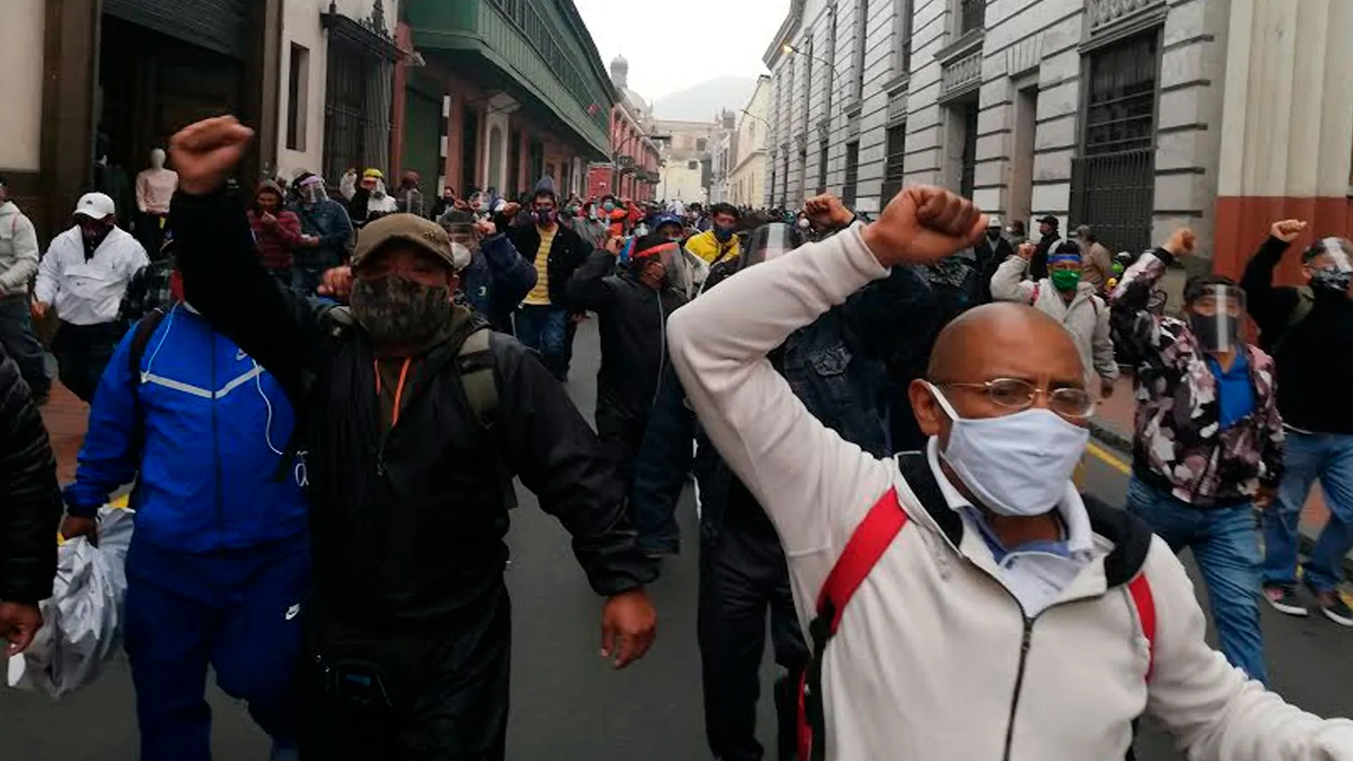 Obreros de construcción reclaman solución a su pliego de reclamos