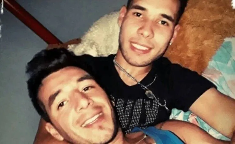 6 policías torturaron y violaron a una pareja gay: “Nos retorcían de los testículos”