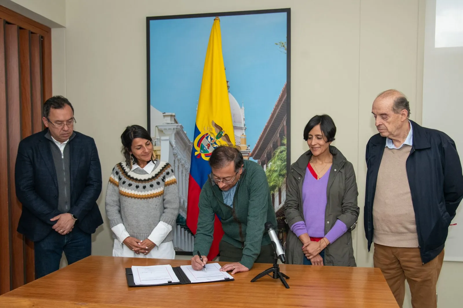 Petro sanciona el Acuerdo de Escazú para fomentar la participación ciudadana en el medioambiente en Colombia