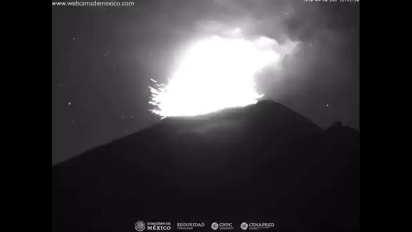 Volcán de Fuego y Popocatépetl entran en actividad tras erupción del Anak Krakatoa