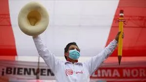 Castillo viene a Lima a esperar los resultados