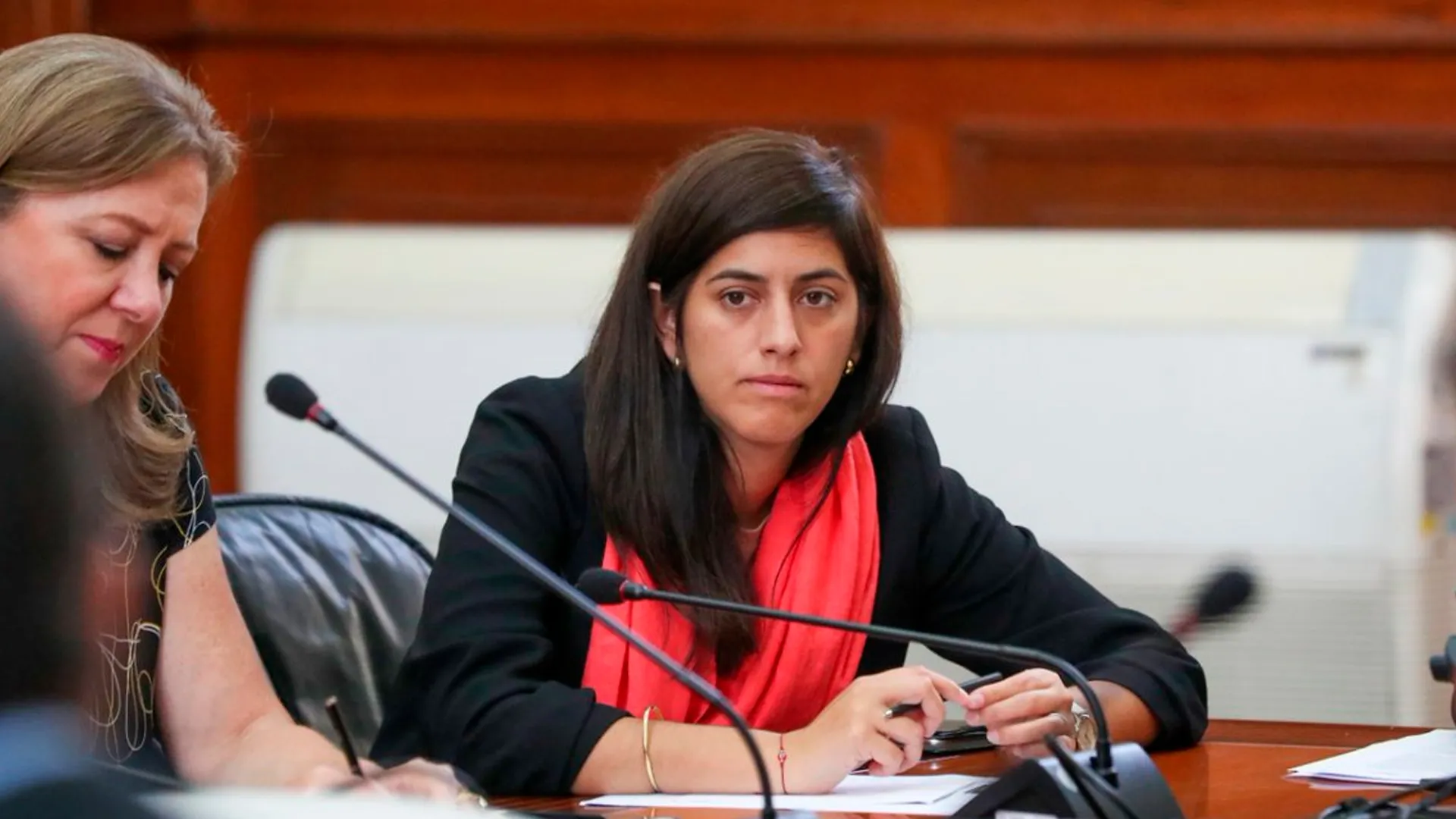 Presentan moción de censura y ahora buscan las firmas para censurar a la ministra de Economía