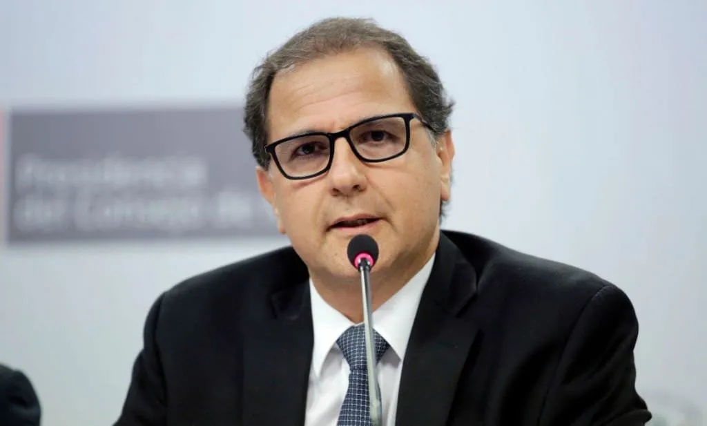 Un ministro de Vizcarra favorece a los chilenos