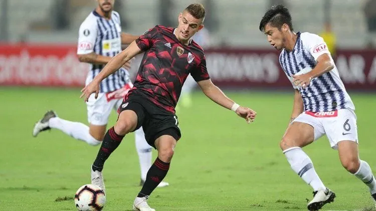 River Plate y Alianza Lima debutan con un empate 1-1 en el Estadio Nacional 4 River Plate y Alianza Lima debutan con un empate 1-1 en el Estadio Nacional