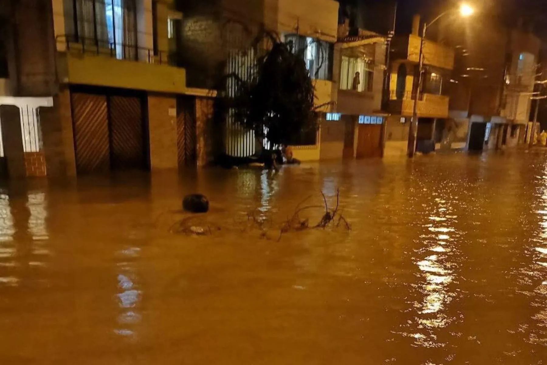 Moquegua: Colapsa puente Montalvo por intensas lluvias y deslizamientos