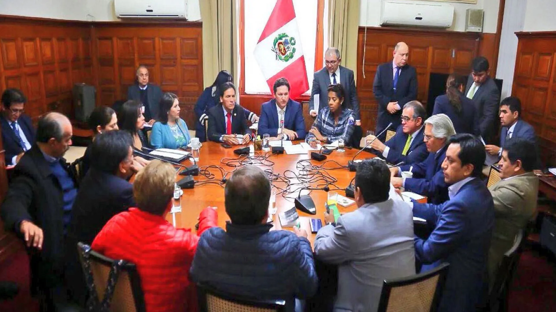 Salaverry convoca a Junta de Portavoces tras pedido de cuestión de confianza