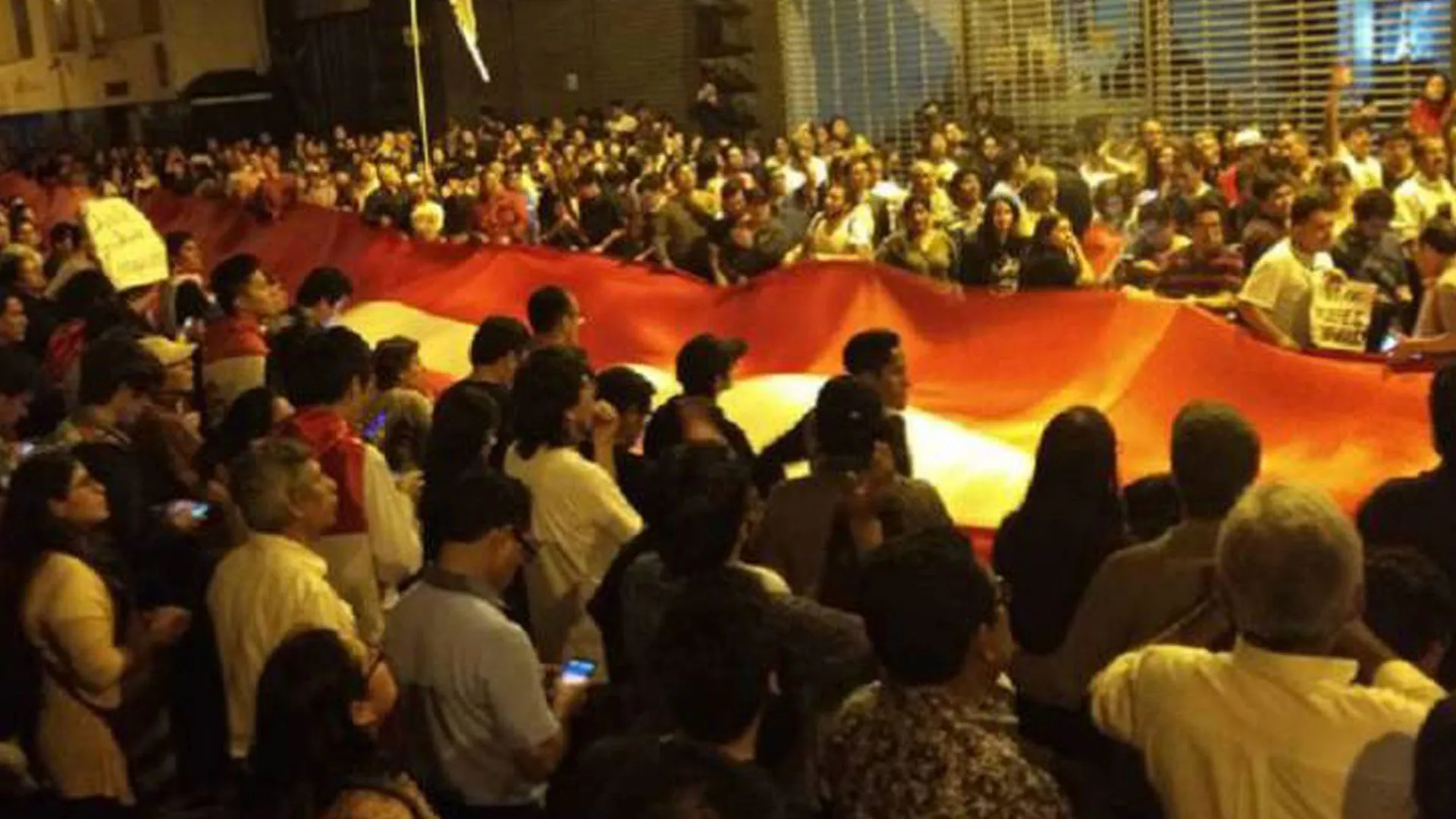 Solo la calle puede frenar al fujimorismo y a su prepotencia 2 Solo la calle puede frenar al fujimorismo y a su prepotencia