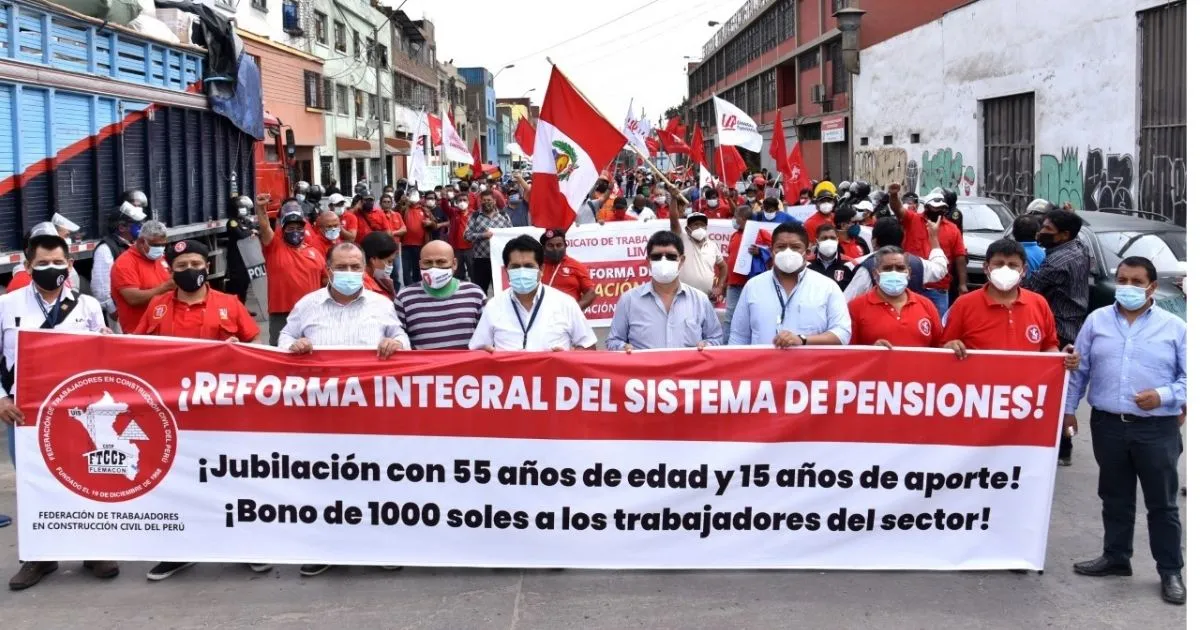 Obreros de construcción civil exigen reforma pensionaria en Día de los Derechos Humanos