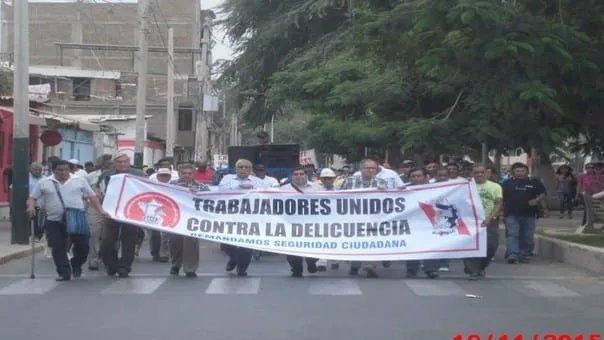 Trabajadores realizan plantón frente al Ministerio del Interior