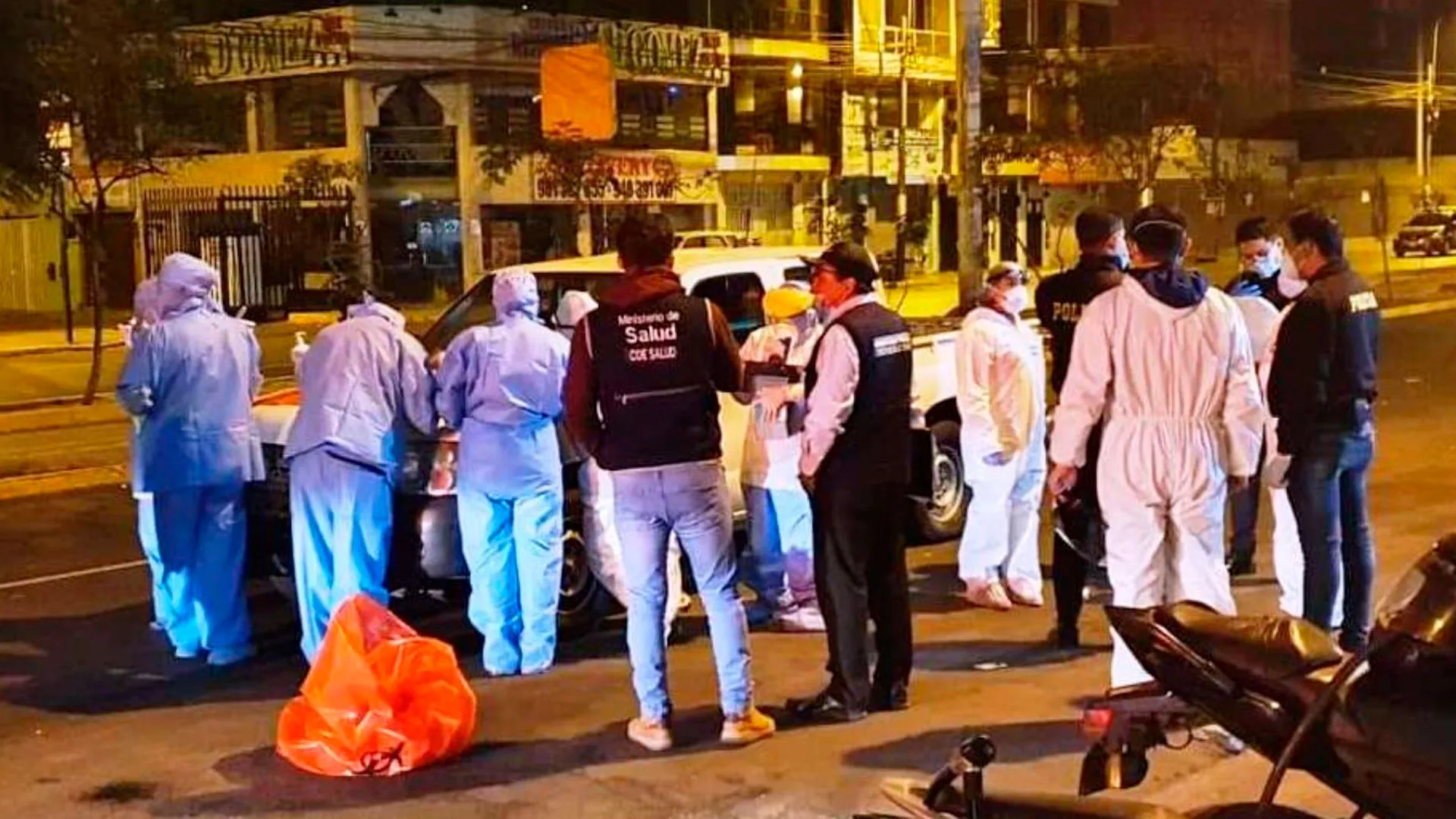 Una escalera mortal con una puerta que se abría hacia adentro