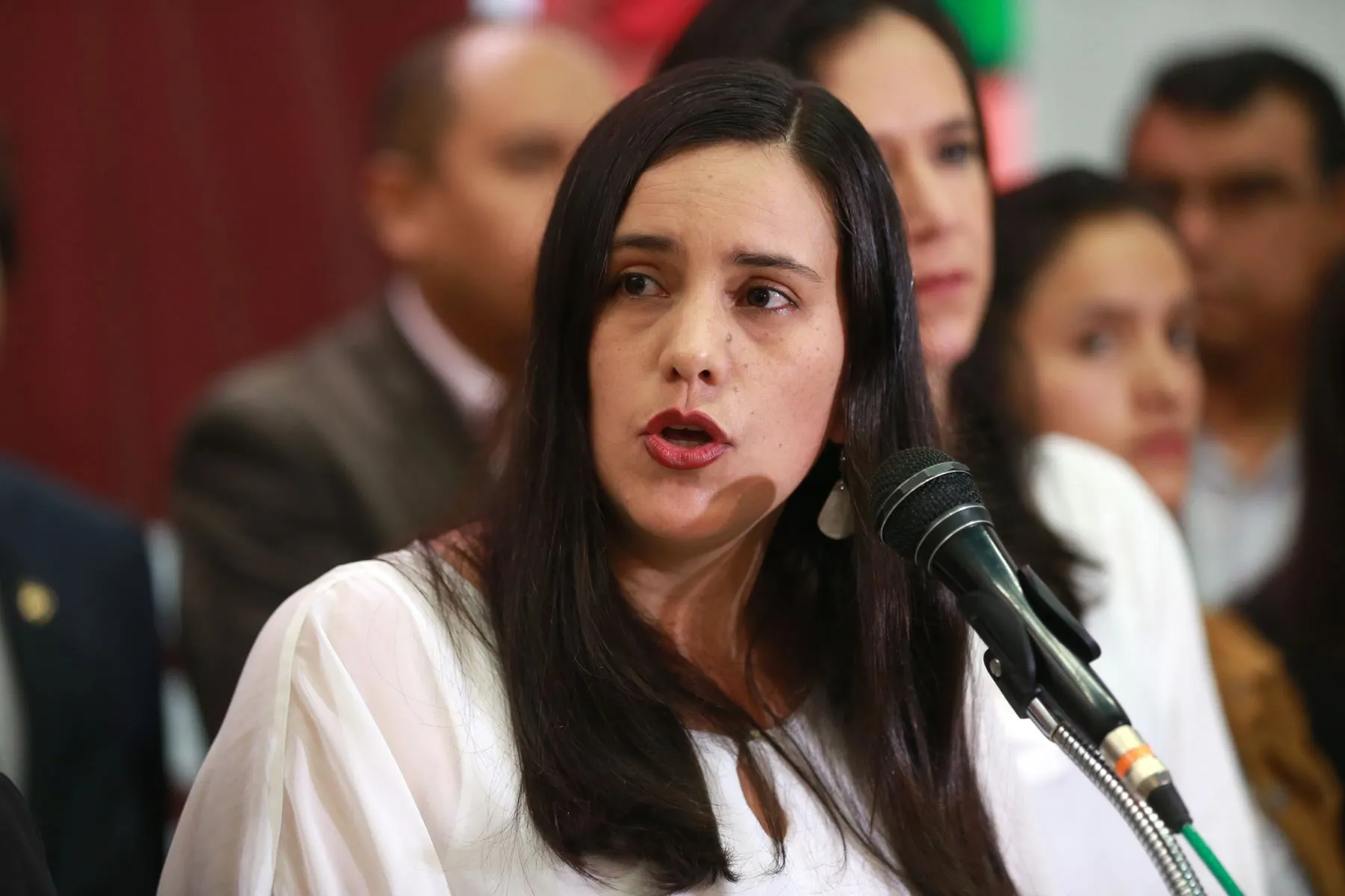 Verónika Mendoza se manifiesta a favor de la cuestión de confianza