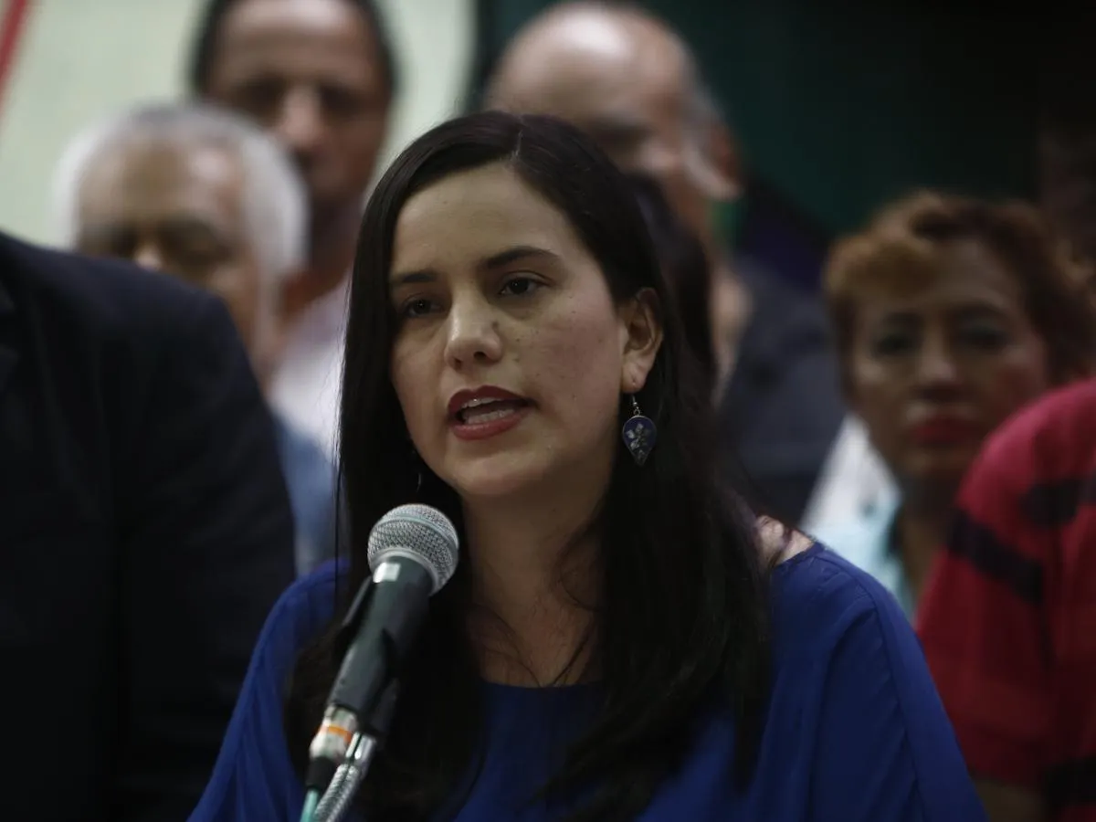 Verónika Mendoza señala que inmunidad parlamentaria debe ser incluida en reformas