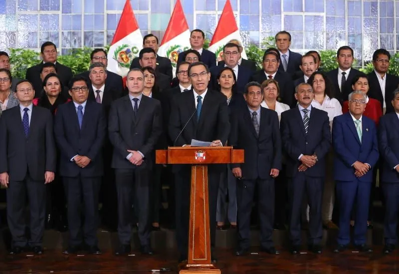 Vizcarra a punto de cerrar Congreso que blinda a mafiosos