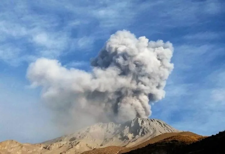 Declaran estado de emergencia en Puno por actividad volcánica