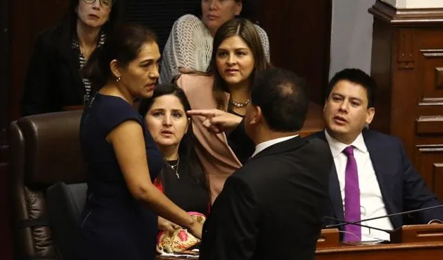 Fujiaprismo presenta moción de vacancia de Vizcarra