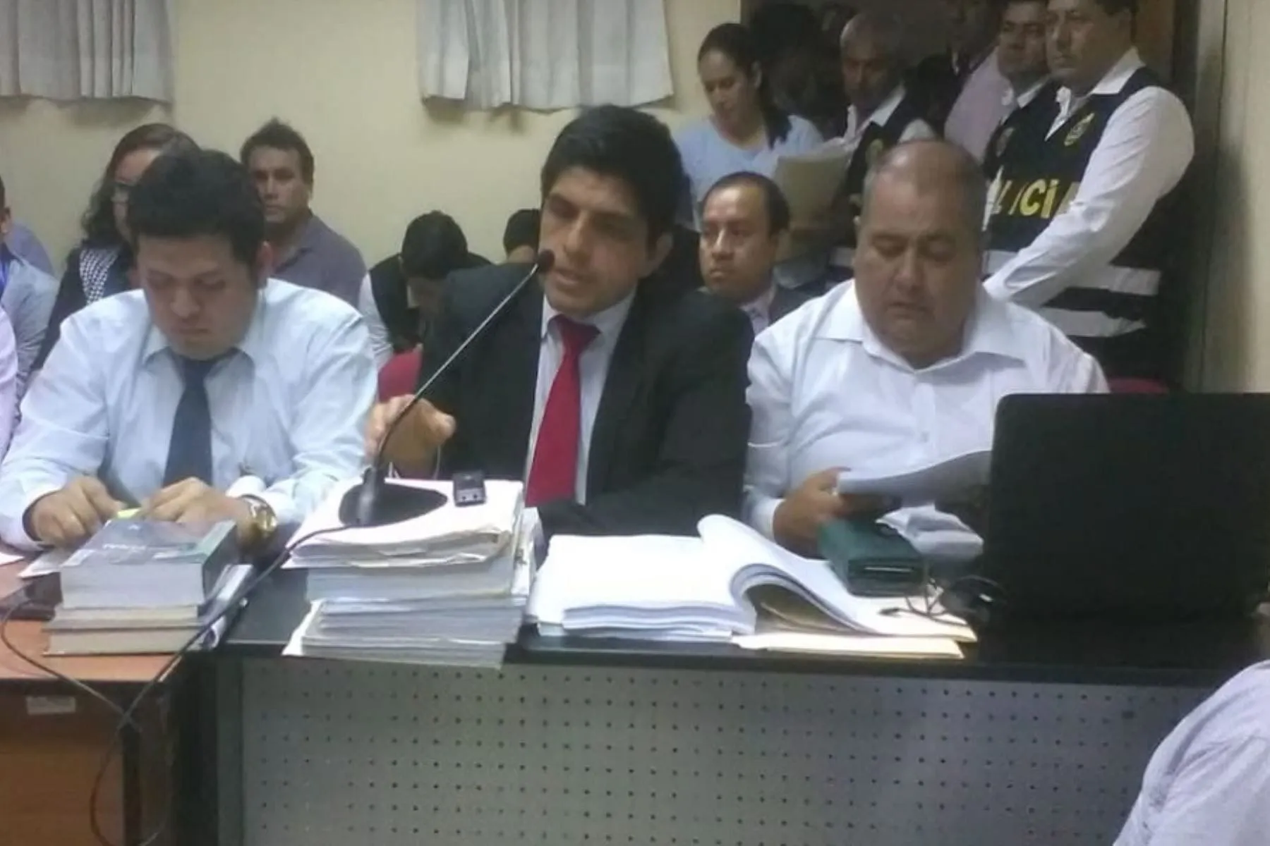 Fiscalía investiga a 5 congresistas por presuntos actos de corrupción