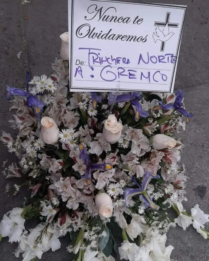 Dejan corona de flores y lanzan explosivo contra la sede de Indecopi 5 104069466 883241648821767 2535676760541633119 n