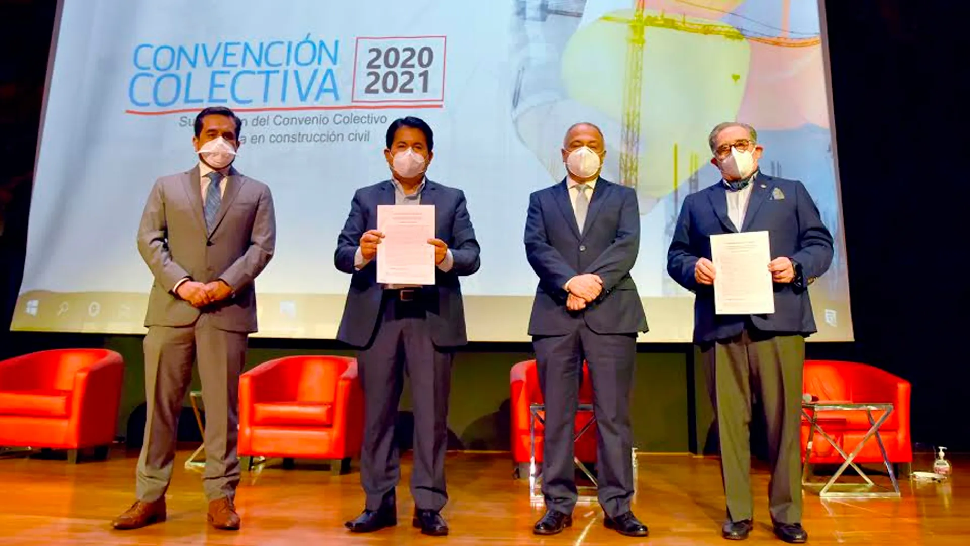 CAPECO y FTCCP acuerdan aumento salarial y exigen al Gobierno bono de S 1000 para obreros de construccion