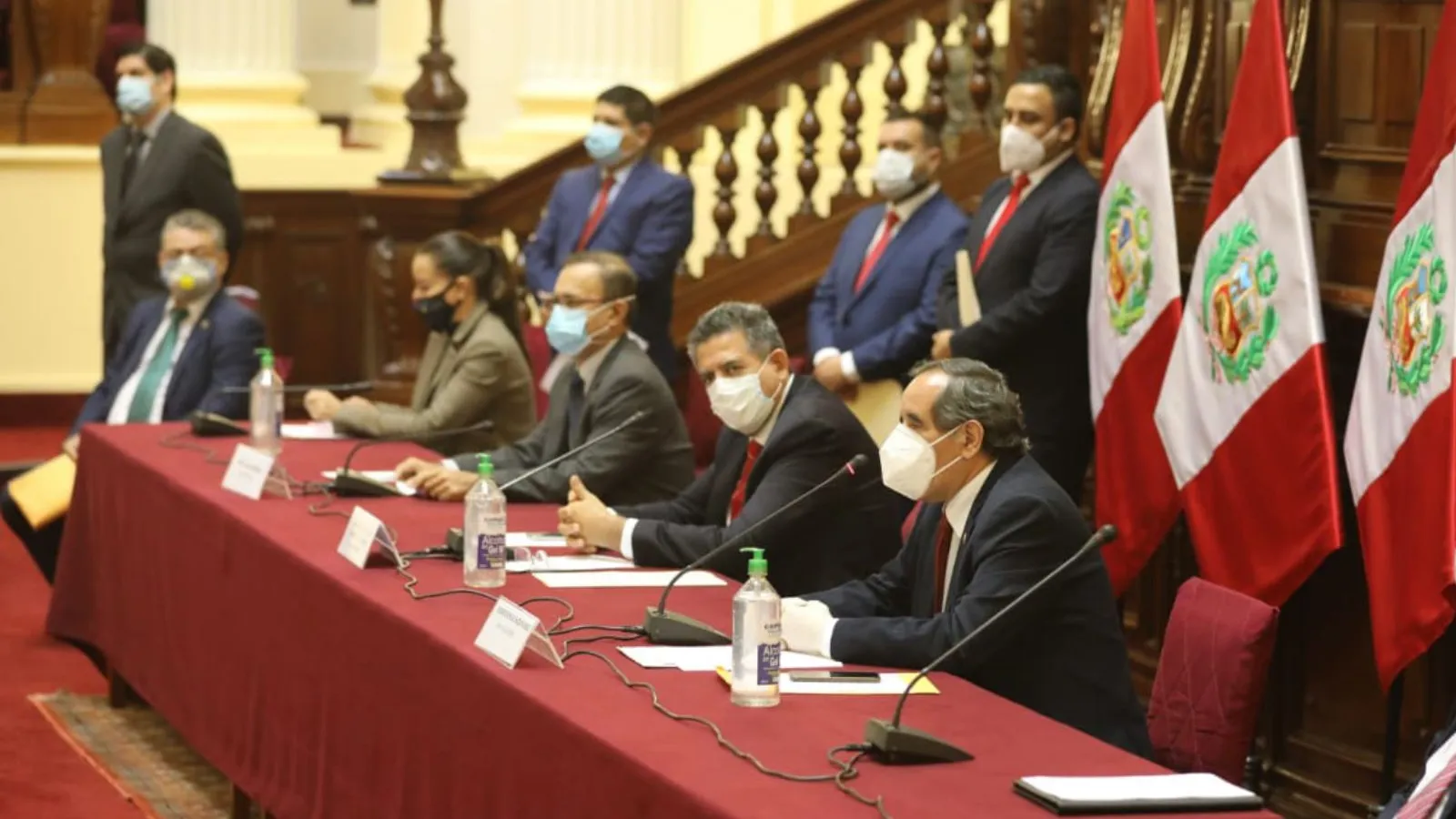 Casi 3 meses despues de asumir congresistas de Accion Popular presentan declaracion de intereses