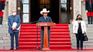 Castillo promulga ley que amplia bachillerato automatico