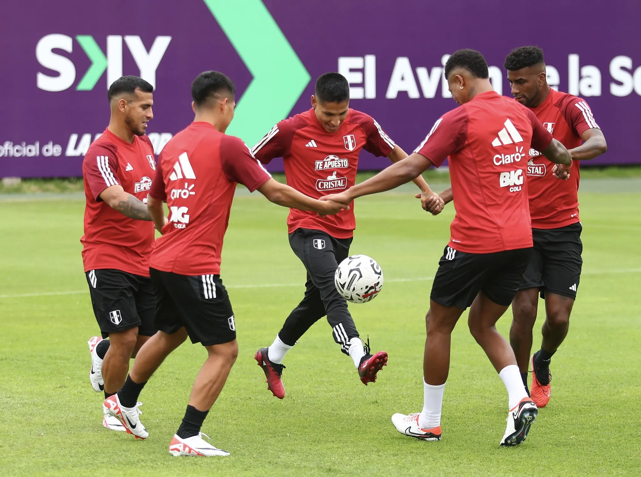 Los nuevos valores en la era Reynoso 3 Este martes 05/09/2023, la selección peruana de fútbol entrenó por última vez en la Videna FPF, previo a su duelo con Paraguay por Eliminatorias. (Foto: Facebook FPF)