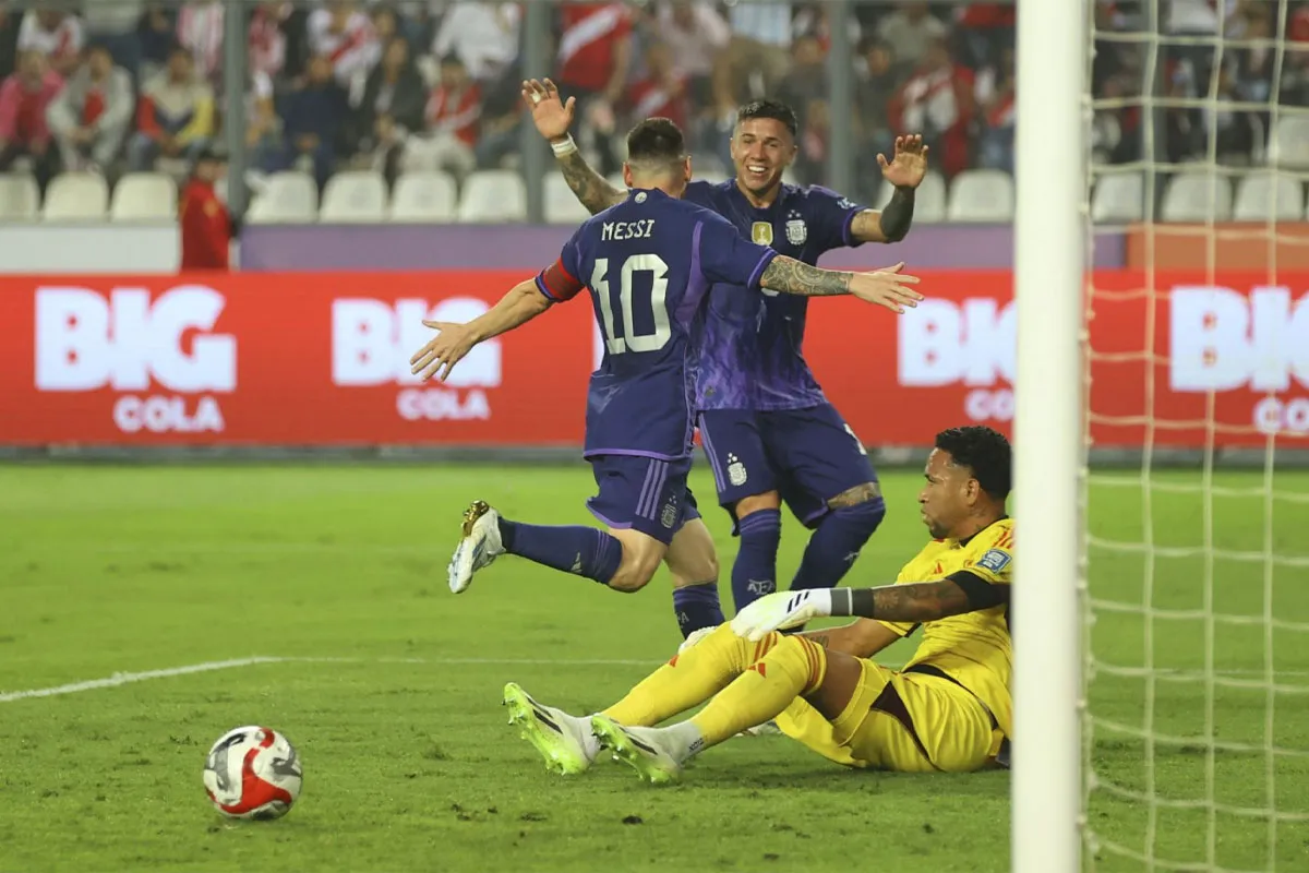 Lionel Messi anotó su primer gol a Perú en unas Eliminatorias. (Foto: Andina/Carlos Lezama)