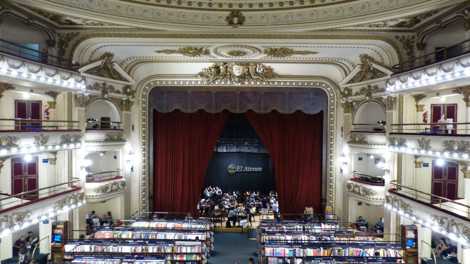Librería "El Ateneo" en Buenos Aires, Argentina | Foto: Banderlin Chávez/EL PERFIL