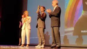 Gael García Bernal recibe el premio Abrazo de Honor en el Festival de Cine de América Latina en Biarritz (Foto: David Sánchez)