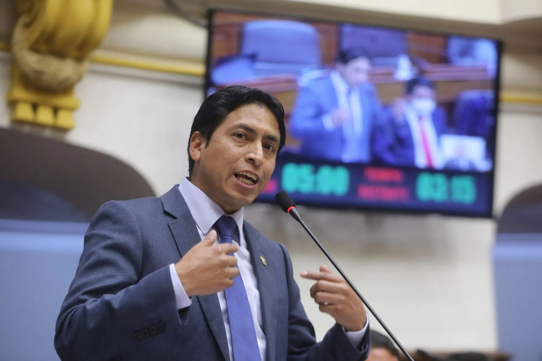 El Congreso de Peru inhabilita por diez anos a un parlamentario acusado de violacion