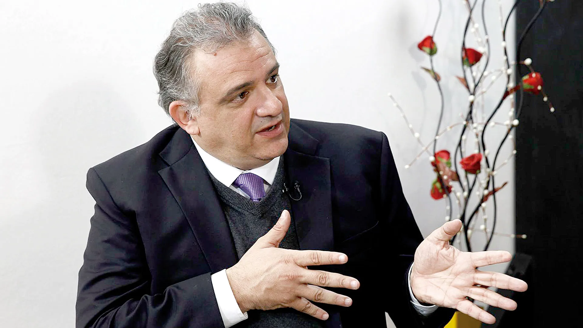 Gustavo Guerra Garcia Ni Reggiardo Belmont o Urresti resolveran los problemas de Lima