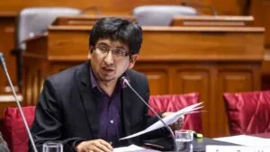 Pacori entrego informe sobre Cesar Hinostroza
