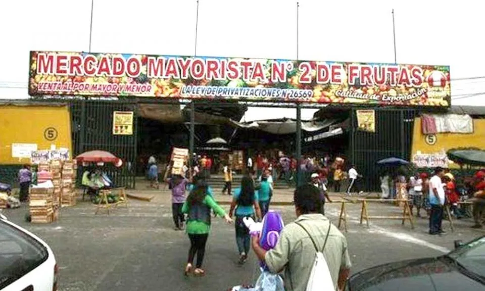 Pretenden apoderarse del terreno del mercado de frutas 1