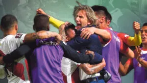 Ricardo Gareca celebra con la seleccion EL PERFIL