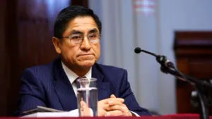 Sospechoso trato congresal al tremendo juez Hinostroza
