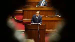 Tras mas de 7 horas de debate el Congreso le otorgo el voto de confianza al gabinete de Walter Martos