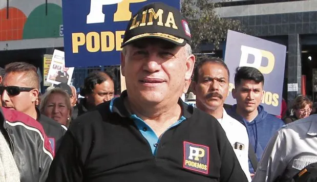 Urresti dice en Miraflores que un alcalde mataba gatos de madrugada