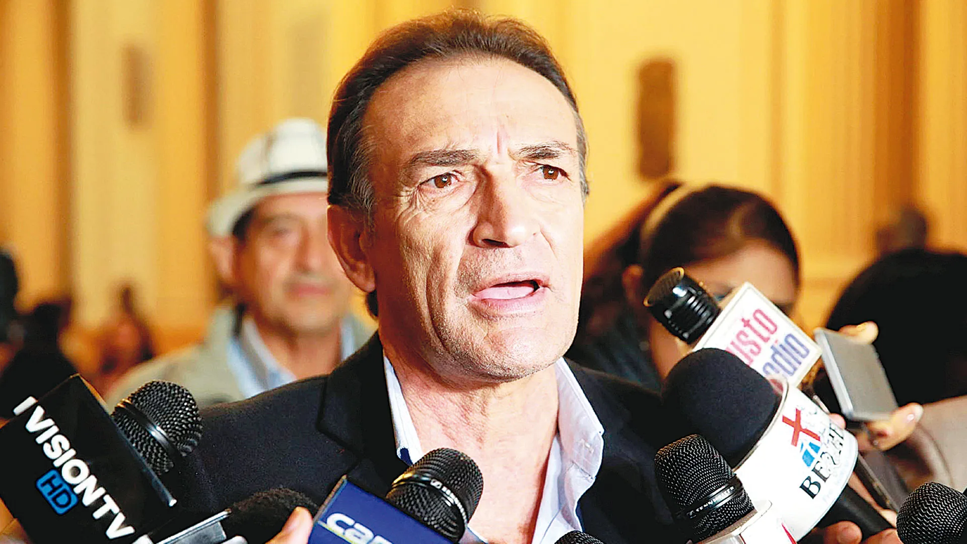 Vergonzoso blindaje a Hector Becerril