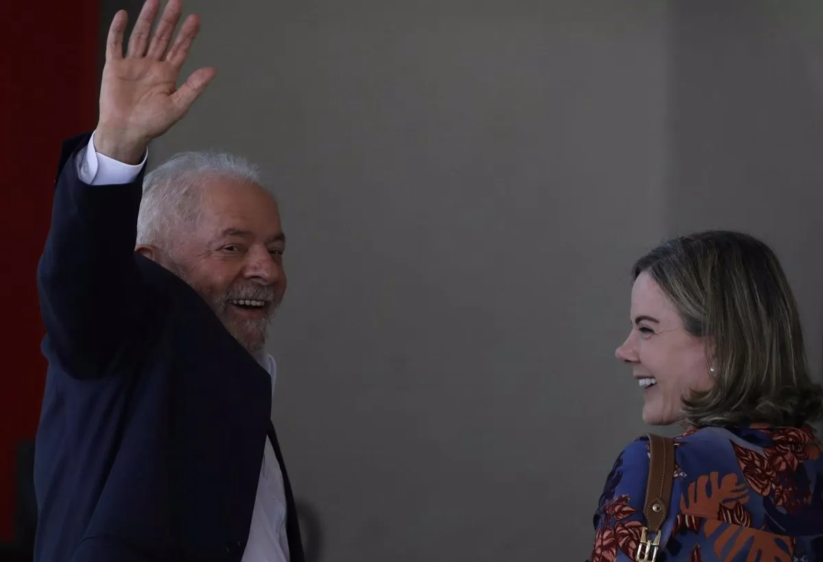 Archivo - El presidente electo de Brasil, Luiz Inácio Lula da Silva, y la diputada Gleisi Hoffmann - O GLOBO / ZUMA PRESS / CONTACTOPHOTO - Archivo