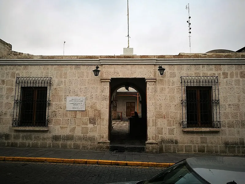biblioteca mario vargas llosa en arequipa