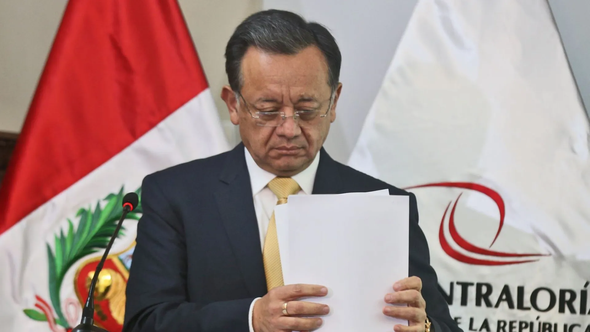 edgar alarcon denuncia constitucional