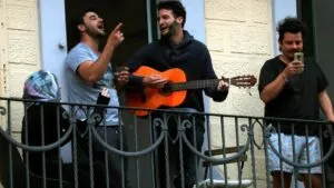 el canto entre vecinos de bsn7GkpSn 1256x620 2