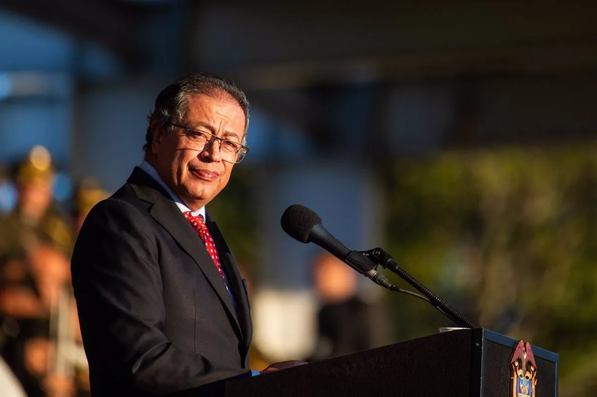 el presidente de colombia sanciona la ley que prohibe las corridas de toros en el pais 669f1feda31cf