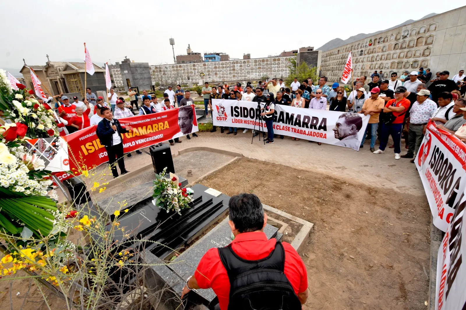 Trabajadores conmemoran los 118 años del nacimiento de Isidoro Gamarra | Foto: Difusión