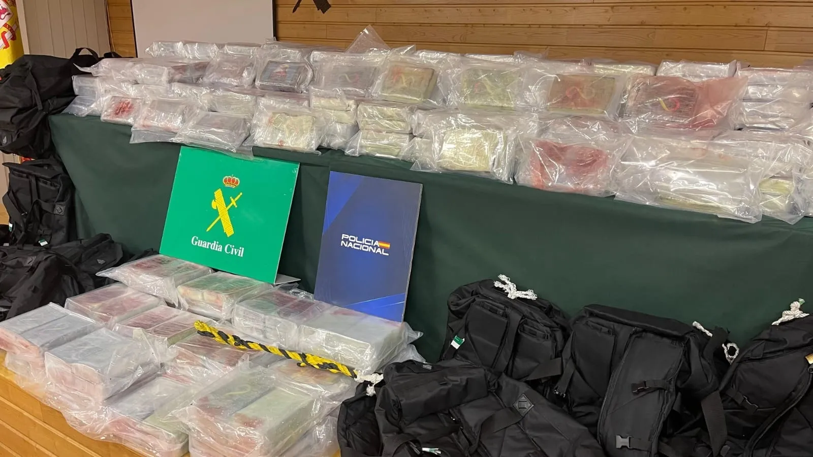 (Foto de ARCHIVO) Cocaina incautada REMITIDA / HANDOUT por GUARDIA CIVIL Fotografía remitida a medios de comunicación exclusivamente para ilustrar la noticia a la que hace referencia la imagen, y citando la procedencia de la imagen en la firma 08/2/2025