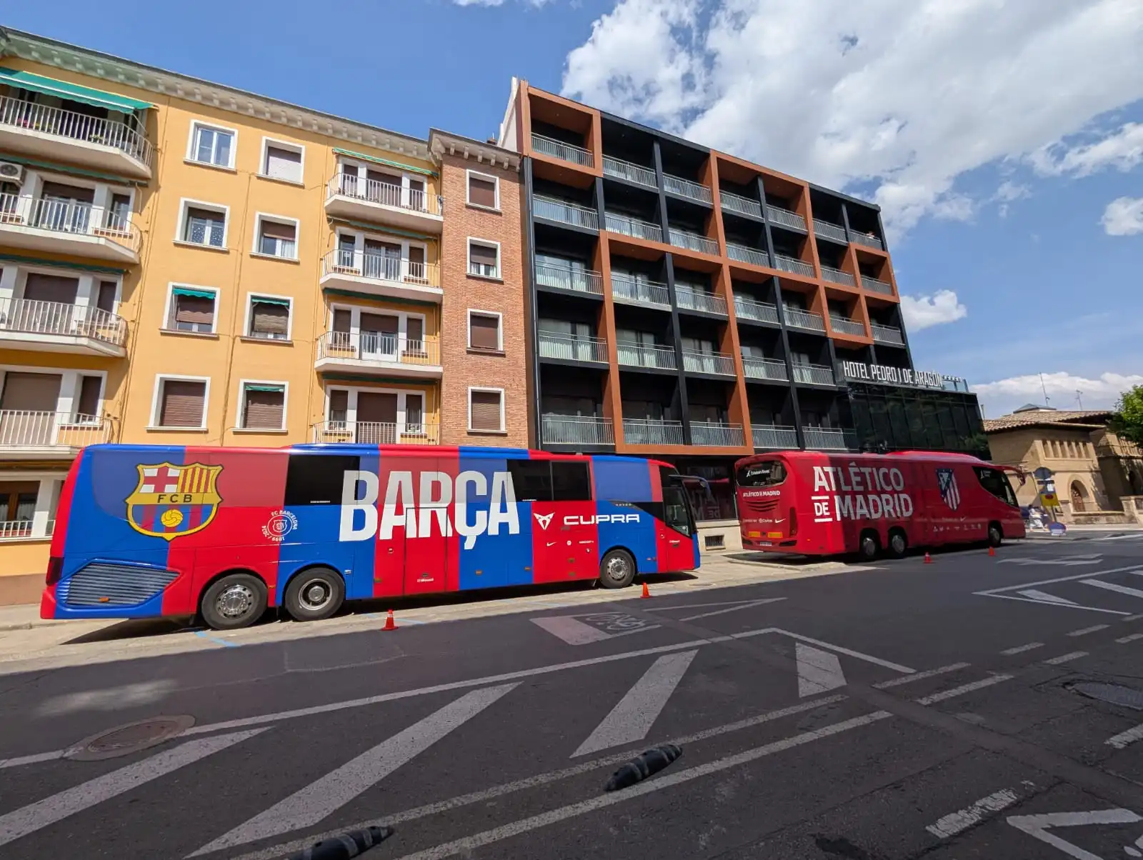 Huesca: La joya de los Pirineos que une cine y fútbol en un fin de semana épico 3 El Barcelona y el Atlético de Madrid, un encuentro de cine en Huesca