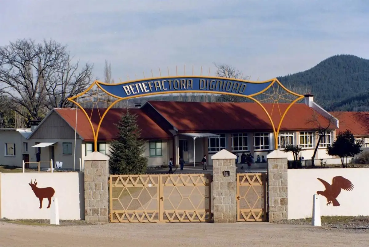 Archivo - Entrada de la Colonia Dignidad en los años 1980, en Chile - MARCELO HERNANDEZ/DPA - Archivo