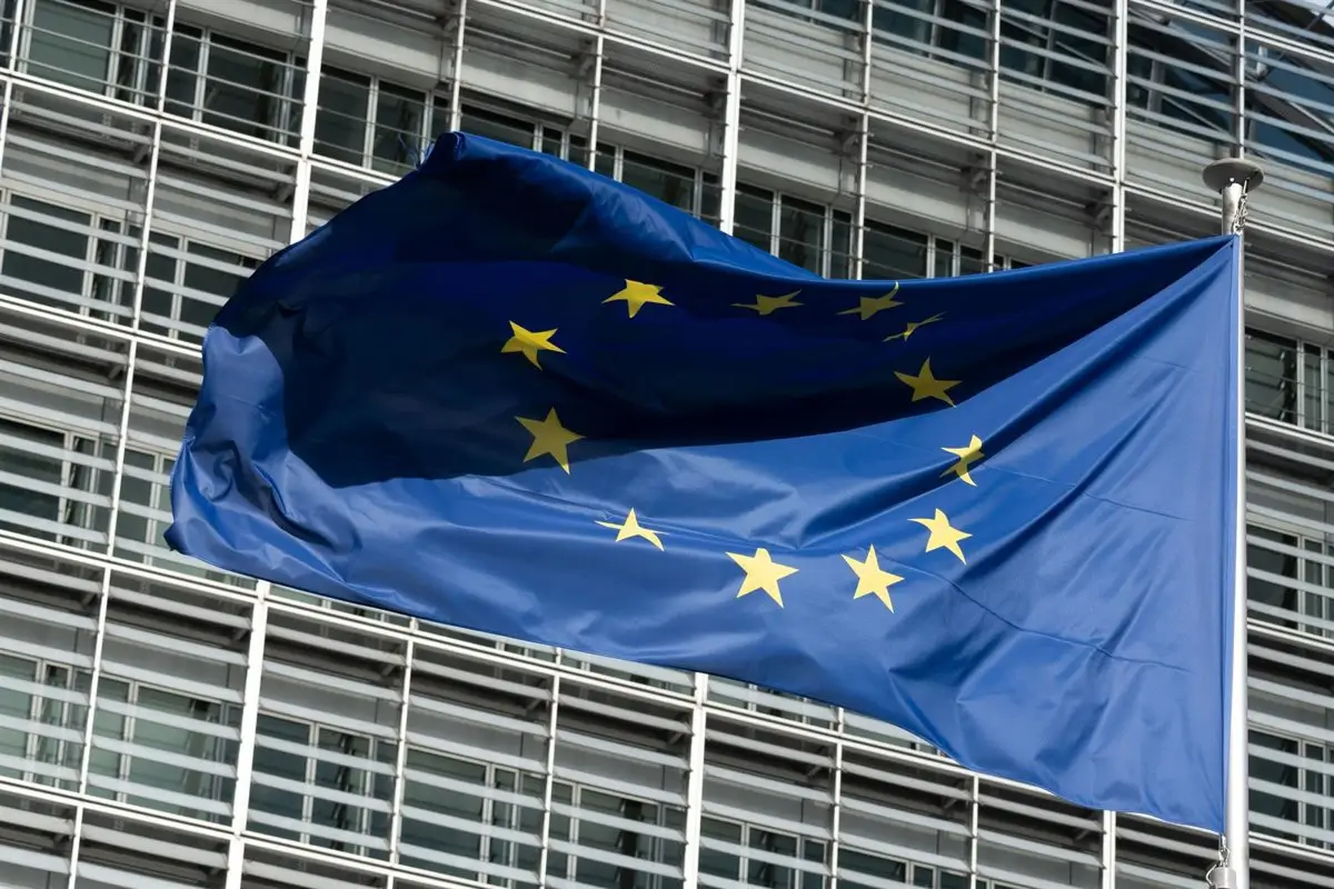 Archivo - Bandera de la UE en el edificio de la Comisión Europea. - Anna Ross/dpa - Archivo