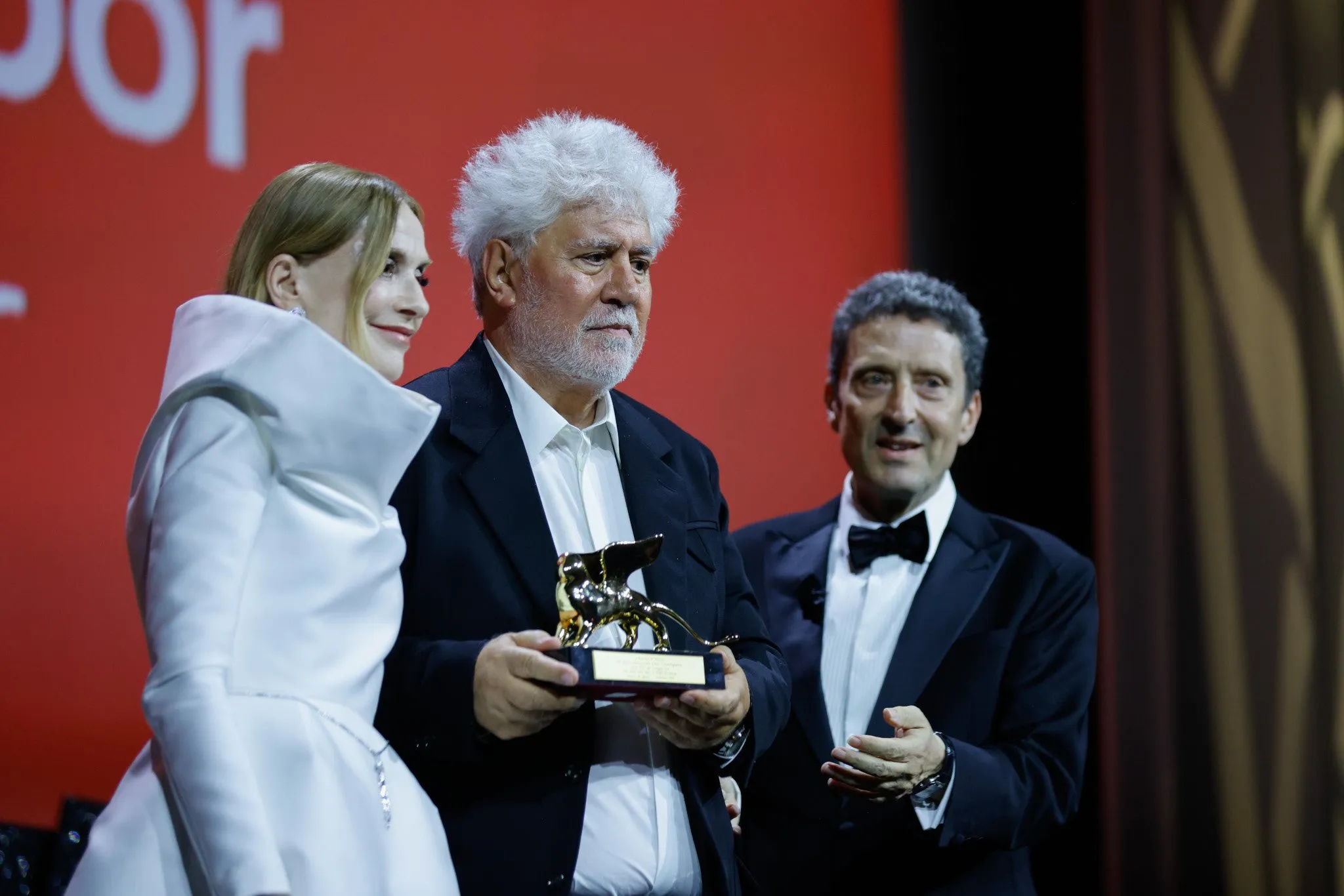 Almodóvar recibe el León de Oro en Venecia 2024 (Cortesía de Biennale)