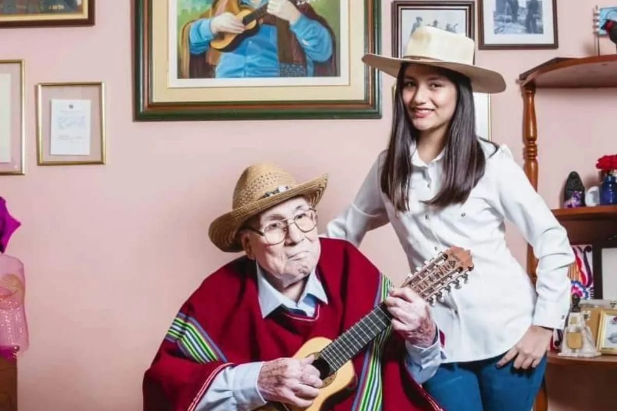 Jaime Guardia Neyra junto a su nieta, Maria Ximena Zuzunaga Guardia